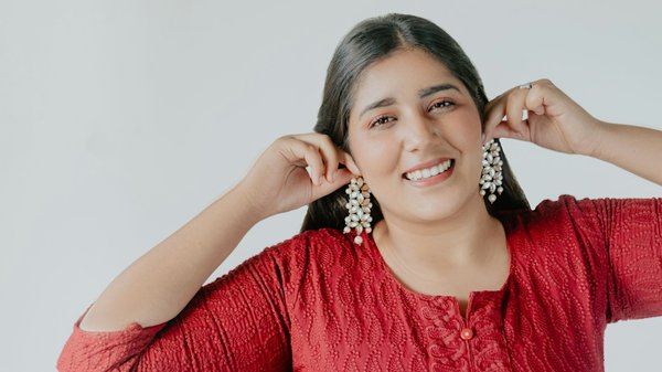 L'attrait aux boucles d'oreilles pendantes